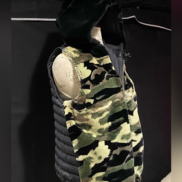 Camouflage Dyed Rex Rabbit Puffer Vest by Blue Duck - Picture 3 of 9